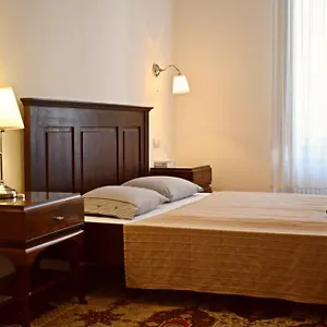  Apartment Central In Historical Building With Free Private Parking